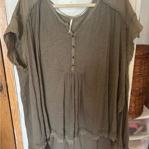 Free People "We The Free" Raw Hem Henley Top - Olive Green - Women's Size Large